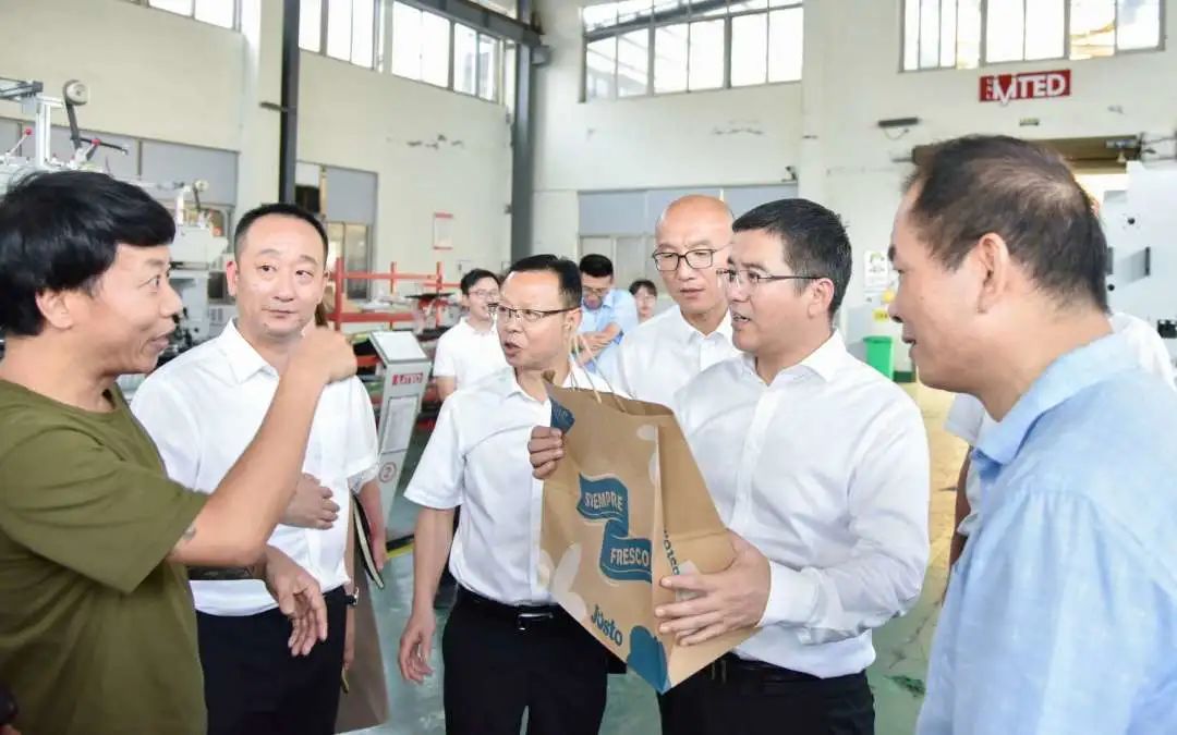 加快轉型升級步伐 開創高質量發展新局面——平陽縣委書記章壽禹昆陽萬全民營經濟調研紀實